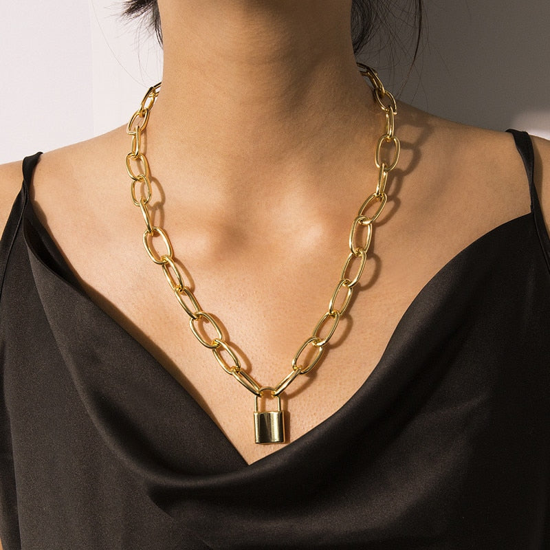 Lock Me Up Pendant Chain Necklace - Gold